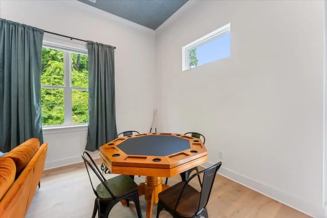 2f6702c0 e0af 4b ZA6eb