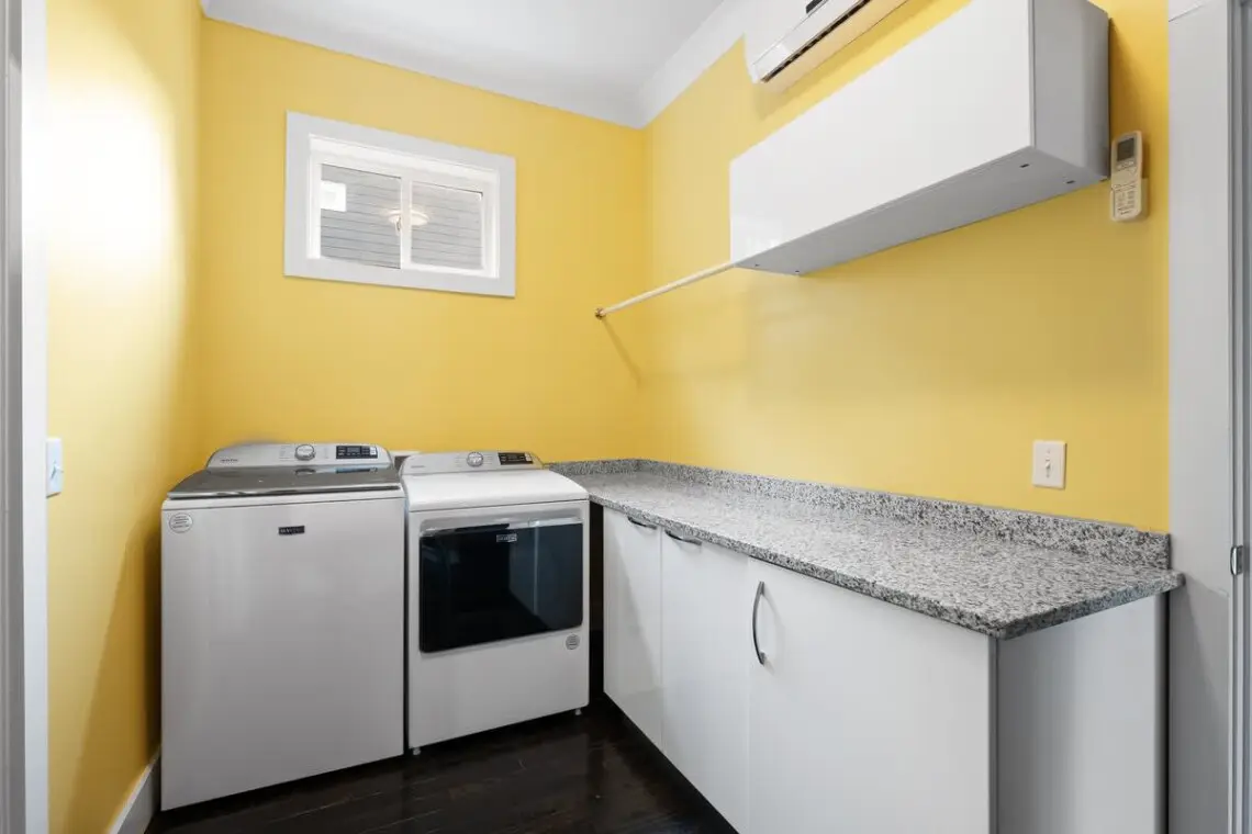 6afff083 f3c2 41 u5yhF