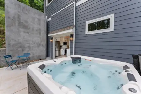 83485048 4aee 4f ZIvaz