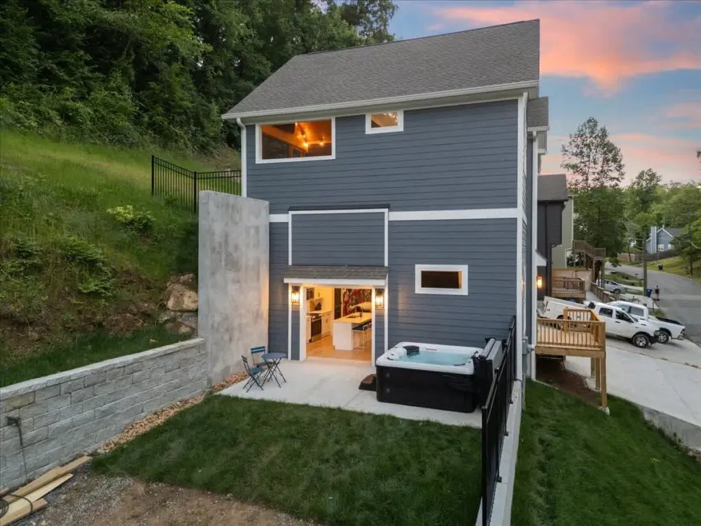 8929488e f9d1 43 JvFHE