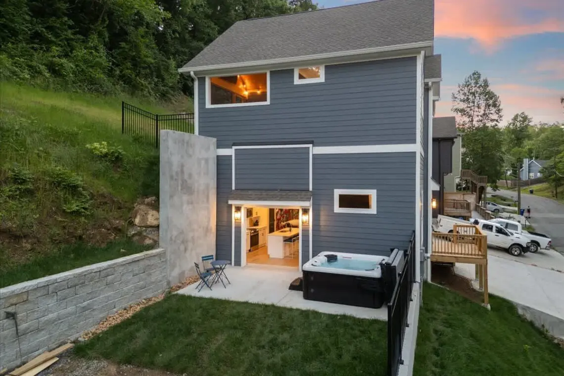 8929488e f9d1 43 JvFHE