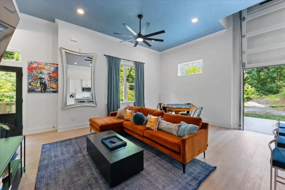 989e8608 389f 46 QhYP6