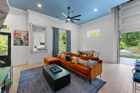 989e8608 389f 46 QhYP6