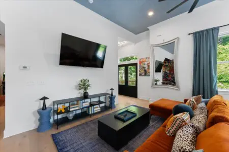 a3e35d51 dbe5 4d Ee7wF