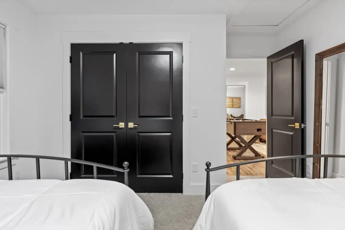 a5c0a9d7 f830 48 WEHot