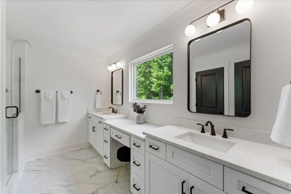 ac1a136b c380 42 fyvUg