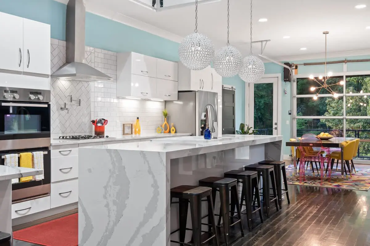 d6be2c4d 2e98 4c DUzPD