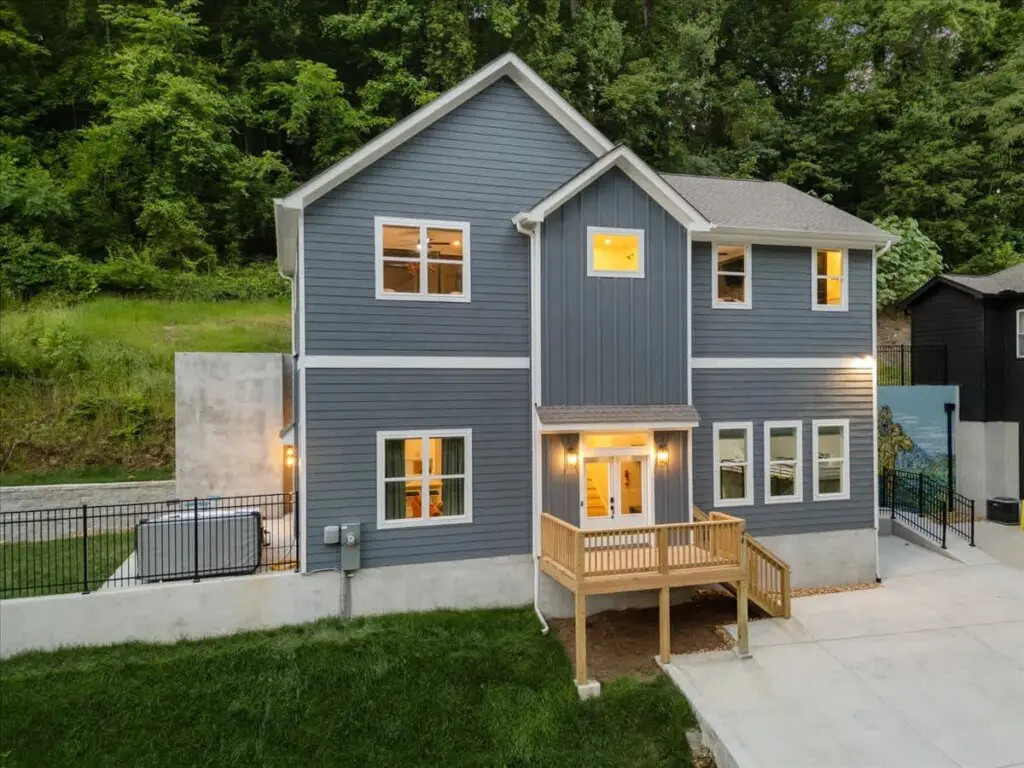 e551c97b 7d37 48 35lJv