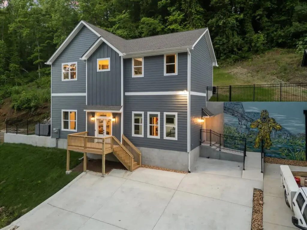 e6528a88 cd46 48 eqXyK