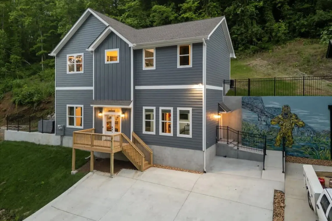 e6528a88 cd46 48 eqXyK